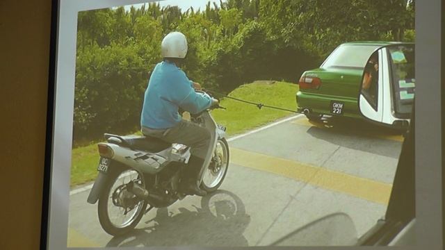 Раздел 24. Дополнительные требования к движению велосипедистов и водителей мопедов. смотреть онлайн