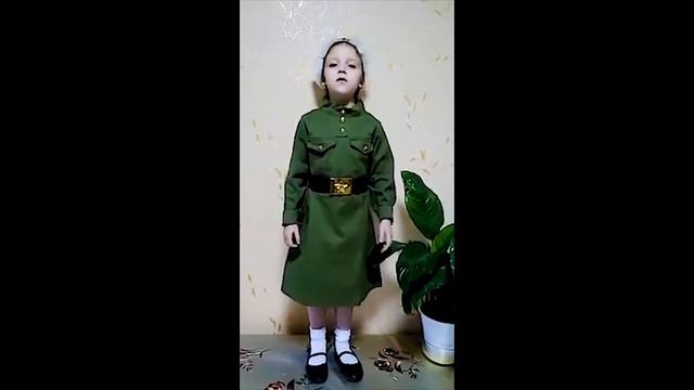 Стихотворение Бинты. Юлия Друнина смотреть онлайн