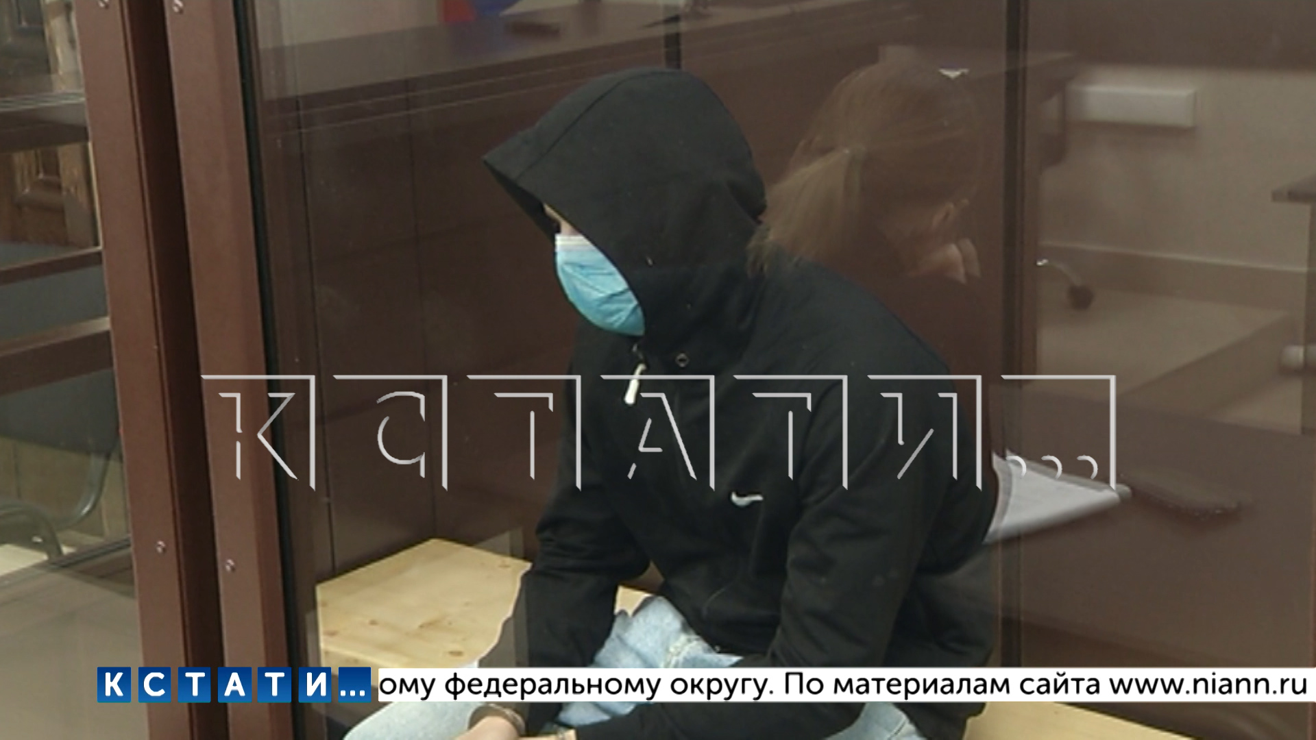 суд над девушкой. 2022. друзья вынесли. толкай женщина мем. типичная женщина.