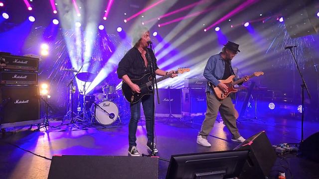 Chris Norman - A small instrumental and Midnight Lady 👋👋 - live, Limassol, Cyprus, March 17.2023 смотреть онлайн