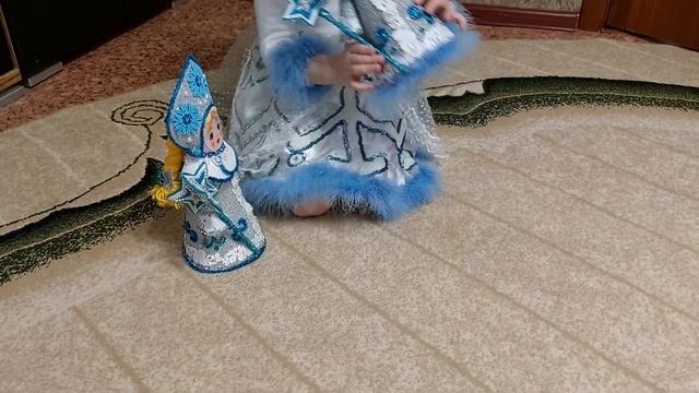 Не пропустите! Мастер-класс в следующем видео Снегурочка-красавица своими руками из фоамирана.