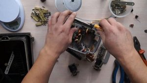 Добыча металла из старого трехфазного счетчика электроэнергии. Разборка СА4-И672М 1966 года.