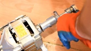 Съемник шкивов электродвигателя СМА.mp4