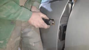 Как снять наружную ручку передней двери в Фольксваген Пассат Б4 1994г