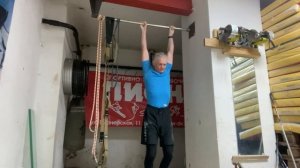 Турник, подтягивание, 27 раз.Возраст 60 лет.