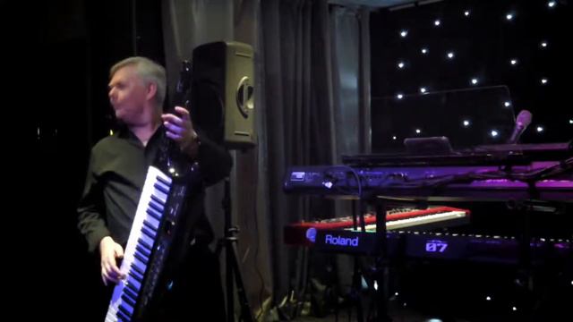 Apache - Live Shadows Cover (Roland AX Synth Keytar) смотреть онлайн