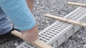 Установка пластиковых водоотводных лотков. Как правильно установить пластиковые лотки. Инструкция.