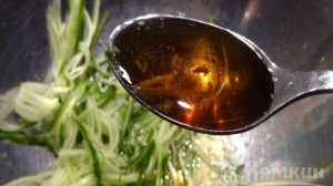 Салат из фунчозы с овощами и кунжутом