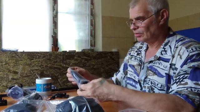 Распаковка посылки с девайсвми для экшен камеры SONY... смотреть онлайн