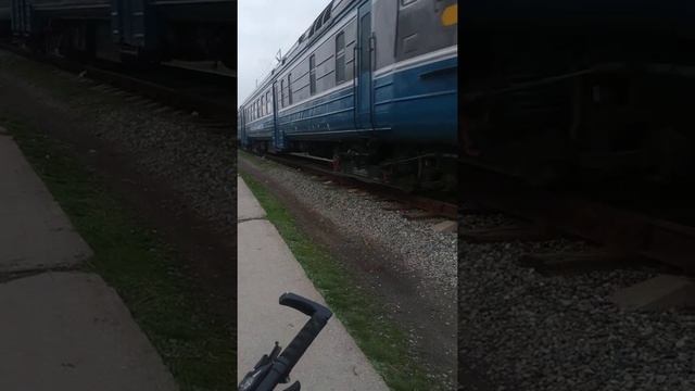 Пригородный таджикский дизель поезд ДР1Б-3720. Станция Душанбе-2 поселок Джуйбадам. смотреть онлайн