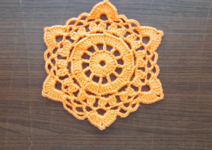 Салфетка крючком для начинающих.mp4 Салфетка "Солнечный цветок"