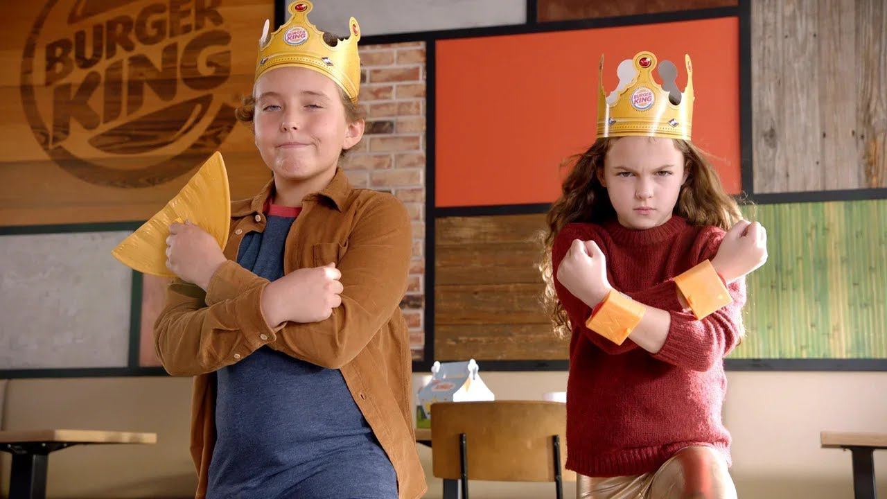 Игрушки из серии Чудо-женщина 1984 уже ждут тебя в Джуниор обеде от Бургер Кинг! смотреть онлайн