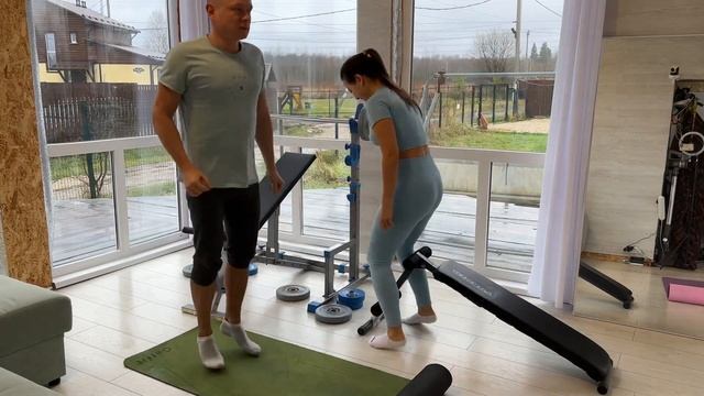 Спортивный зал в домашних условиях, тренируемся по утрам смотреть онлайн