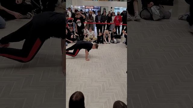 break dance battle. Брейк-данс баттл продолжение