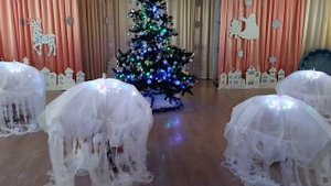 Танец медуз на новогоднем празднике.