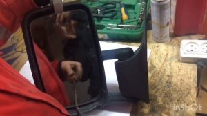 Снятие зеркального элемента с зеркала заднего вида Mercedes Benz Sprinter