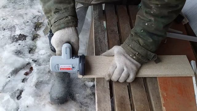 Интерскол мини УШМ с диском по дереву. Часть 1