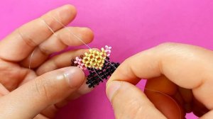 Жожо из бисера в технике крестик .