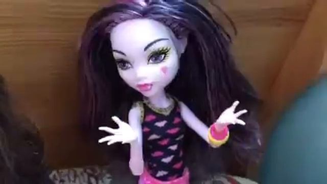 Сериал Монстр Хай 1 сезон 2 серия. "Прическа" смотреть онлайн