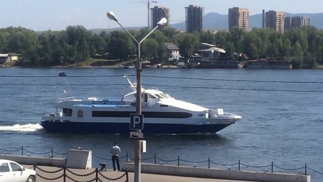Иван Назаров отплывает от пристани