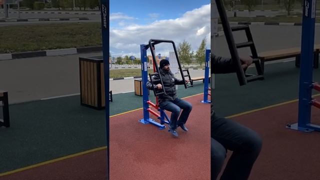 Уличный тренажер жим от груди с регулировкой AVU004 AVENIR sport - выполнение упражнения смотреть онлайн