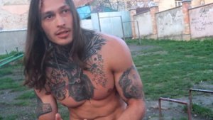 Я СДЕЛАЛ 100 ОТЖИМАНИЙ НА БРУСЬЯХ ЗА 1 ПОДХОД (ЧЕЛЛЕНДЖ) Я ОТЖАЛСЯ 100 РАЗ НА БРУСЬЯХ ПОДРЯД!