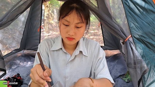 Solo Camping In The Acacia Forest, Young Girl Cooking & Relaxing In BIG Tent - ASMR | Quan Adventur смотреть онлайн