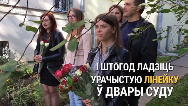Школьная лінейка ля будынка суду | Школьная линейка около суда смотреть онлайн