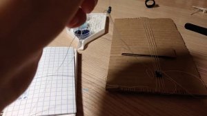 Как плести браслеты из бисера на станке из картона