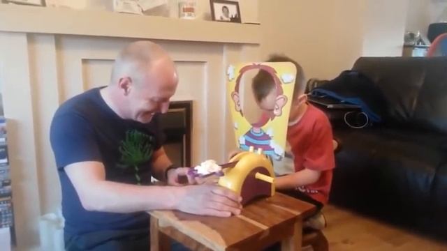 Пирог в лицо Pie Face игровой процесс смотреть онлайн