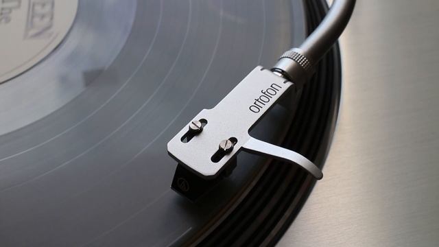 Queen - Play The Game (2015 HQ Vinyl Rip) - Technics 1200G   Audio Technica ART9.mp4