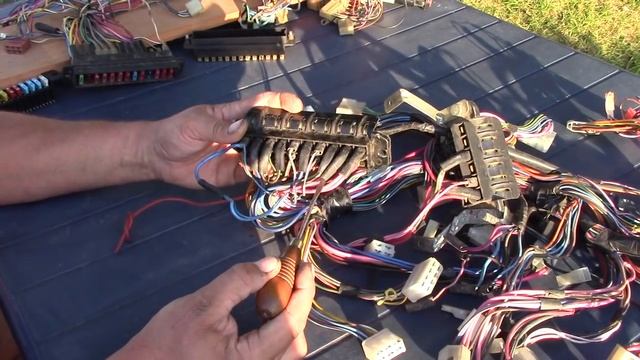 Lada Niva - Sicherungskasten смотреть онлайн