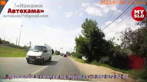 В Щекино красная Škoda проехала на красный