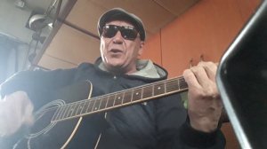 Дай на маленькую...