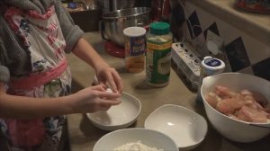 Куриные котлеты с сыром в кляре. Куриные рулетики. Готовим с детьми Семья Савченко