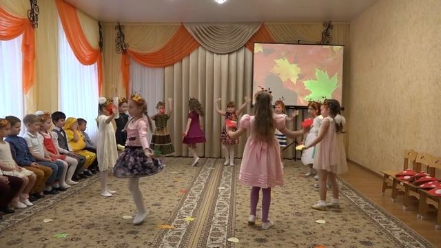 Осенний праздник "Девочка Брусничка - румяные щечки" смотреть онлайн