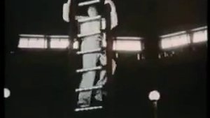 Эквилибристы на лестницах под рук.  Евгения Милаева