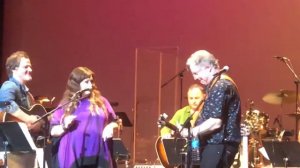 Carnie Wilson, Rob Bonfiglio and John Sebastian perform Did You Ever Have to Make Up Your Mind