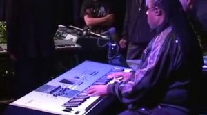 Stevie Wonder  на музыкальной выставке- plays the Motif XS at  Winter NAMM 07
