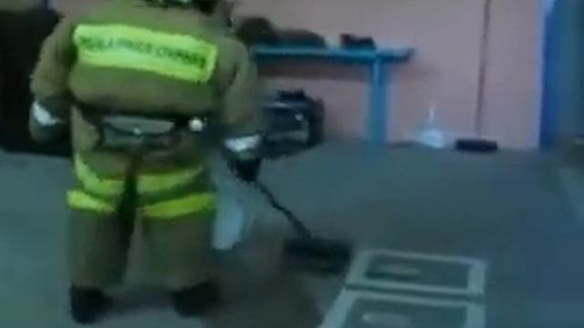 Маленький пожарный смотреть онлайн