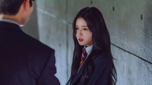 Бросила короля школы, который безумно в неё влюблён