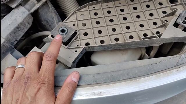 HEADLIGHT REMOVAL AND REPLACEMENT | HOW TO | AUDI | Q3 | Q5 | Q7 | A4 смотреть онлайн