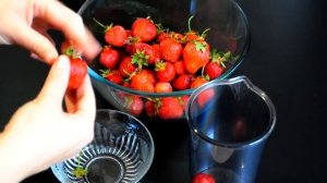 ПАНАКОТА С КЛУБНИКОЙ | Strawberry Panna Cotta  [видео рецепты]