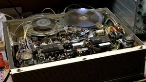 Лампово-транзисторный магнитофон GRUNDIG TK 320