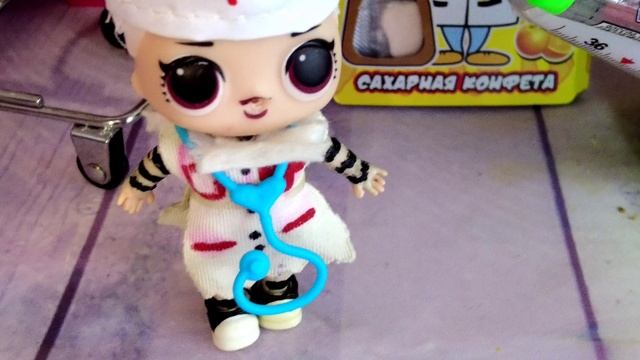 КОНФЕТНЫЕ ГРАДУСНИКИ И ТАБЛЕТКИ?? Новый ДОКТОР в детском саду ЛОЛ сюрприз СМЕШНЫЕ куклы мультики