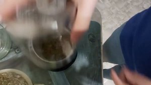 "Сделала вкусные конфеты. Обзор кофемолки kitfort KT-1329".