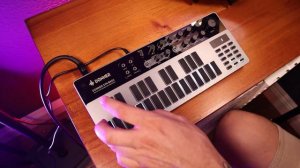 Donner B1 Review - Analog Bass Synthesizer & Sequencer