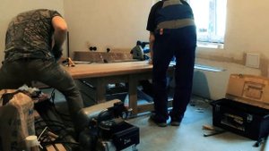 Монтаж дубовых подоконников