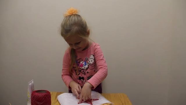 Поделки своими руками. Делаем звездочку на елочку из ниток. смотреть онлайн