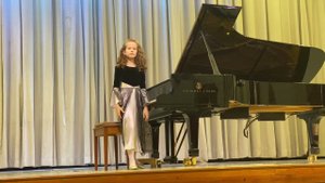 Иоганн Себастьян Бах «Маленькая прелюдия», А Гедике «Миниатюра в форме этюда».